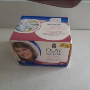 Discontinue olay Dayly Faciale Hydrating Cleansing Clothes Gently Cleanses...